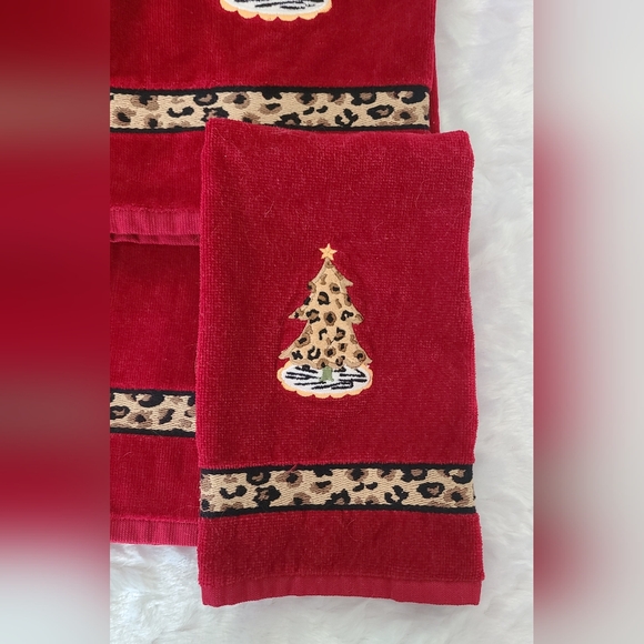 Ritz - Christmas Red Leopard Print 3 Pc Towel Set - Picture 4 of 7